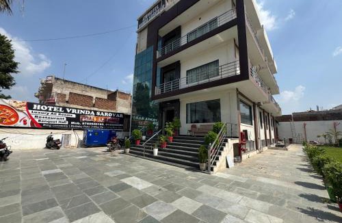 Mathura Hotel | Hotel Vrinda Sarovar 800 m from mathura junction