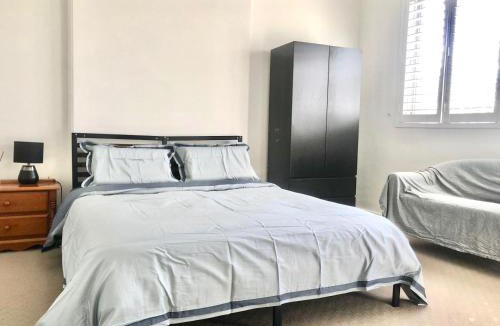 Chatswood Villa | House in Chatswood Comfortable, Excellent value