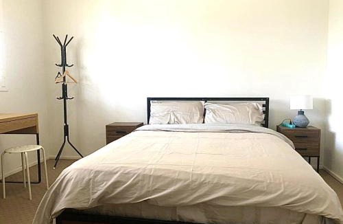 Chatswood Villa | House in Chatswood Comfortable, Excellent value