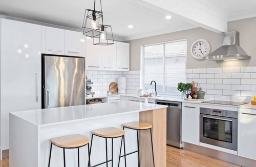 Killarney Vale House | House with Granny Flat & Pool