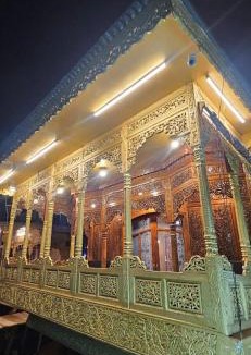 Dal Lake Apartment | Houseboat Golden Hind Heritage