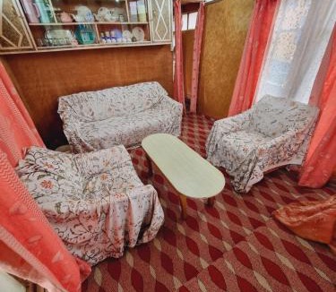 Dal Lake Boat Rental | Houseboat Hood