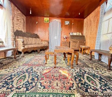 Dal Lake Hotel | Houseboat Jupiter