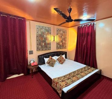 Dal Lake House | Houseboat kenya