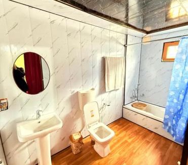 Dal Lake House | Houseboat kenya