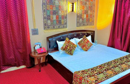 Dal Lake House | Houseboat kenya
