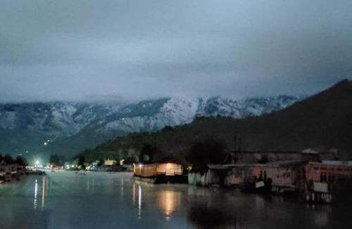 Dal Lake Boat Rental | Houseboat SnowGoose and Group