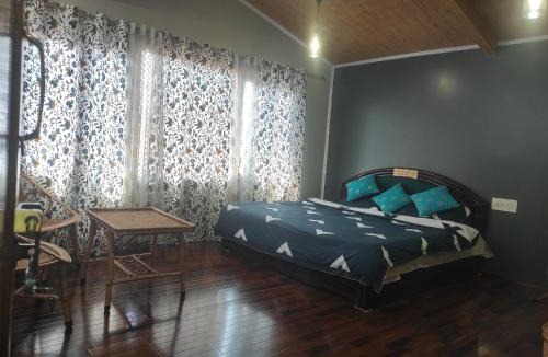 Dal Lake Boat Rental | Houseboat SnowGoose and Group