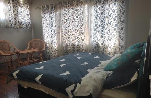 Dal Lake Boat Rental | Houseboat SnowGoose and Group