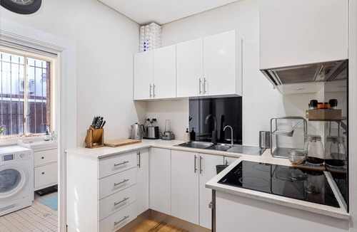 Surry Hills House | Huge Inner City Mansion, 8 Beds, 2 Bathrooms, A/C. Near Opera House - 7 mins