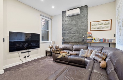 Surry Hills House | Huge Inner City Mansion, 8 Beds, 2 Bathrooms, A/C. Near Opera House - 7 mins
