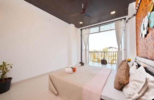 Malavli Villa | I EMPYREAN STAYS ll MYSTICAL STONE VILLA ll 4BHK II AC II PRIVATE POOL II