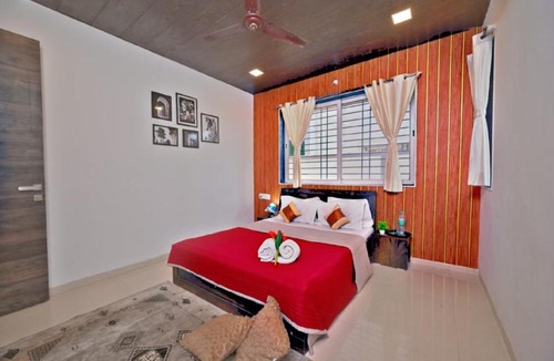 Malavli Villa | I EMPYREAN STAYS ll MYSTICAL STONE VILLA ll 4BHK II AC II PRIVATE POOL II