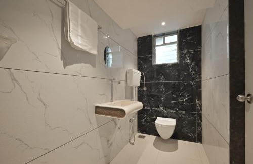 Malavli Villa | II EMPYREAN STAYS II AURA VILLA II 3BHK II AC II LARGE POOL Il