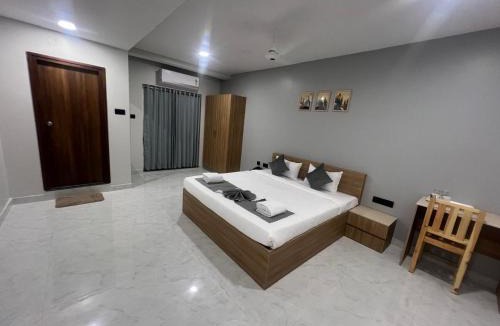 Ibrahimpatan Hotel | Hotel Bhavans Elite