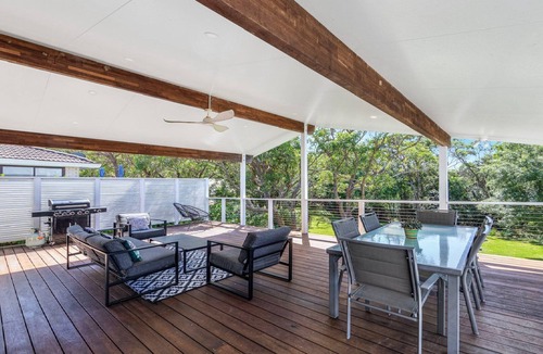 Killcare House | Indys Beach House by HolidayCo.