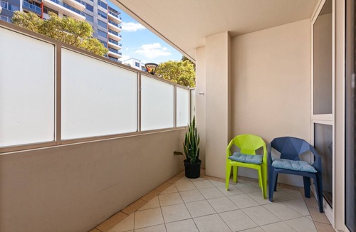 Waterloo Apartment | Inner-city Stay with Pool and Gym Access