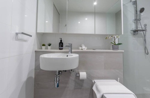 Waterloo Apartment | Inner City Stylish apt Walk to Green Square