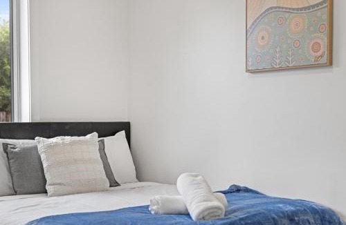 Matraville House | Inviting Double Room with Sunlit Comfort - Matraville - Shared Bathroom and Kitchen