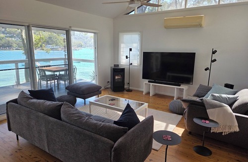 Sydney House | Island escape with private waterfront beach and jetty on Scotland Island.
