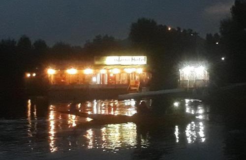 Dal Lake House | Island