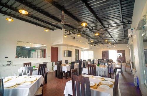 New Delhi House | J60 Suites, Ashok Vihar - Near Netaji Subhash Place