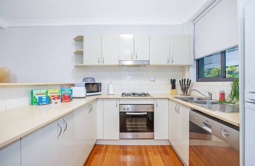 Redfern Apartment | Jacks Unique Central Lodging w Pool, Gym & Parking