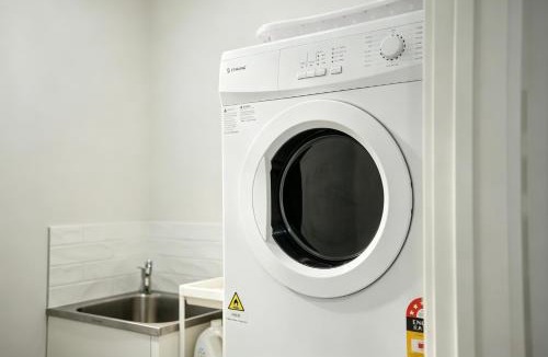 Bardia House | JC House - 4 Br, AC & Wi-Fi Close Coles & Train