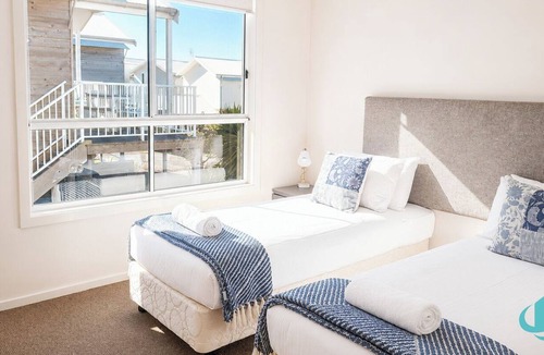 Caves Beach House | Jesbellerai Villa- Caves Beach Resort