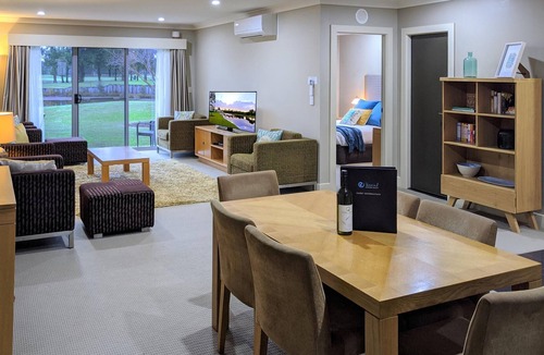 Lovedale Apartment | Jewel in the Crowne - Great value location, 2 bdrm, 2 bthrm villa on resort golf course