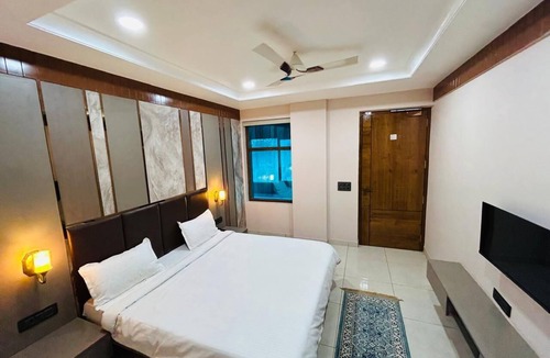 Gurugram Hostel | JMD HOTEL