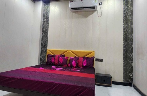 Mathura Hotel | JSR Inn