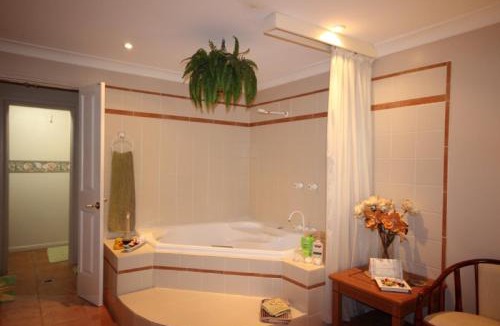 Blackheath House | Kalimna Spa Room