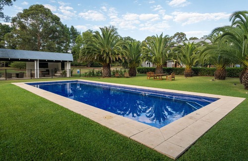 Bargo House | Kalinya Estate, Homestead, Lodge & Barn -Sleeps 34
