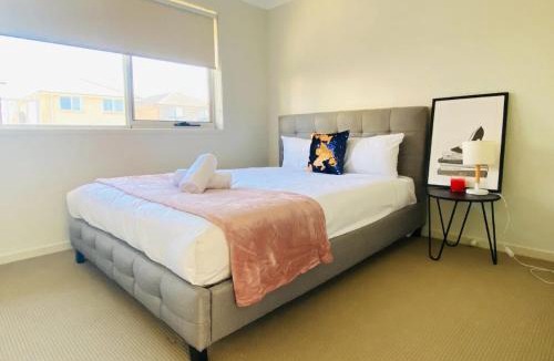 Kellyville House | Kellyville Adorable 5Br - Closed to Shops & Parks