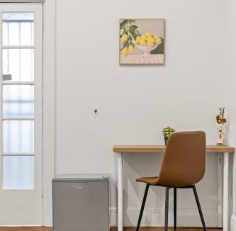 Kensington House | Kensington Double Room - Central & Affordable - Shared Bathroom & Kitchen