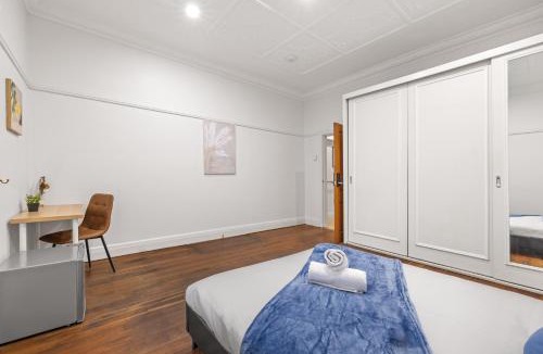 Kensington House | Kensington Double Room - Central & Affordable - Shared Bathroom & Kitchen