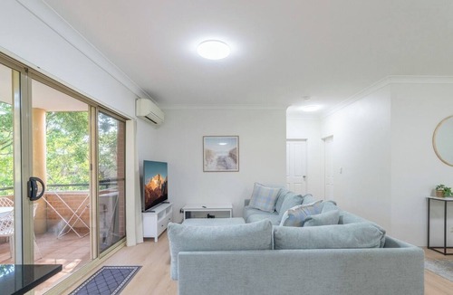 Homebush West Apartment | KozyGuru | Homebush West | 3-Beds Apt with Parking
