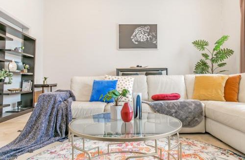 Leichhardt Apartment | KOZYGURU | Leichhardt | Cozy Holiday 3 BED Home + Free Parking