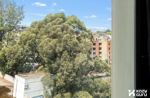 Parramatta Apartment | KozyGuru | Parramatta Studio Steps to Shops, Cafés