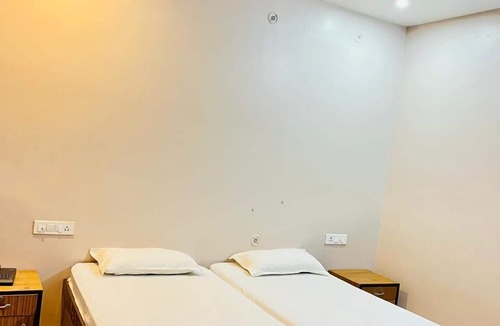 Gorakhpur Hotel | Krishna guest house 2
