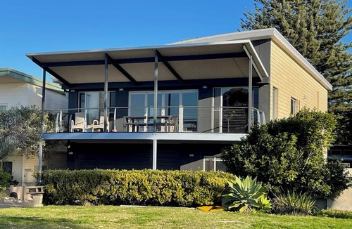 Kurnell House | Kurnell Waterfront home. nBayView. Just a few steps to calm beach.