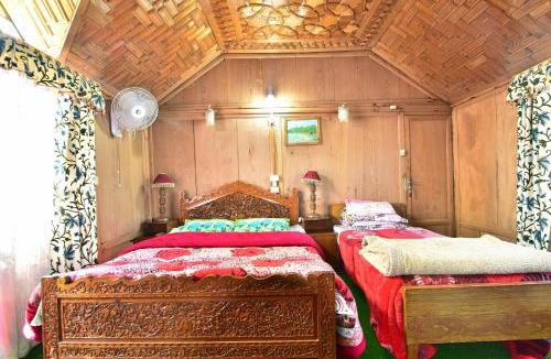Dal Lake Hotel | La Barca Zaindari