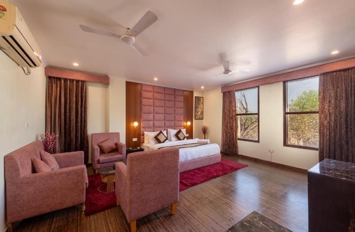 Gurugram Hotel | La Comfort By shrpl