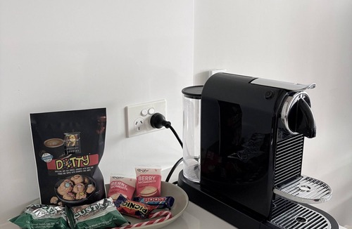 City West Apartment | Lake Burley Griffin & ANU | City Stay+Free Parking