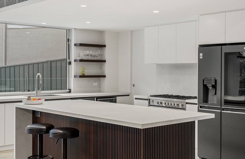 North Avoca House | Lake Front Home | Pool, Studio. Sleeps 10