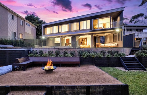North Avoca House | Lake Front Home | Pool, Studio. Sleeps 10