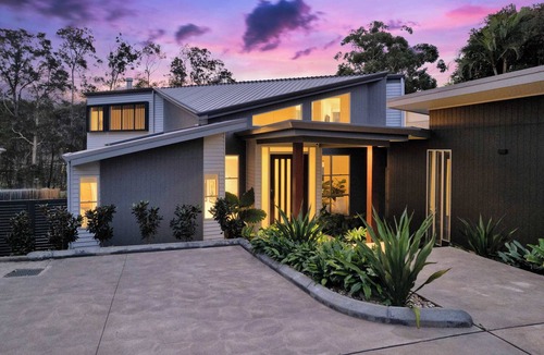 North Avoca House | Lake Front Home | Pool, Studio. Sleeps 10