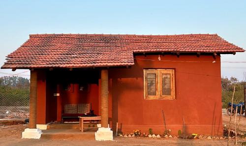 Damoy House | Lake View Basera