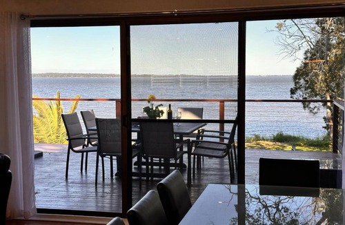 Gorokan House | LAKEFRONT - Stunning Clear Water View and Direct Access to water